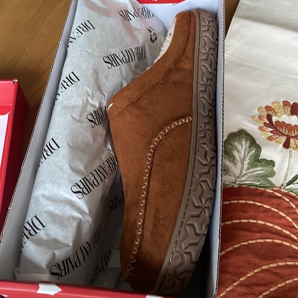 Slippers - Picture 2 of 4